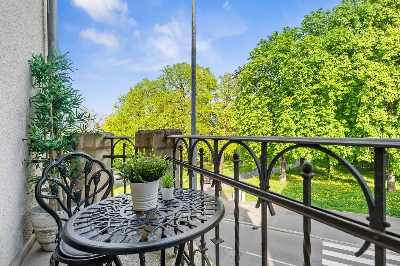 Charming Room With Balcony In Center 룩셈부르크 0*,  룩셈부르크
